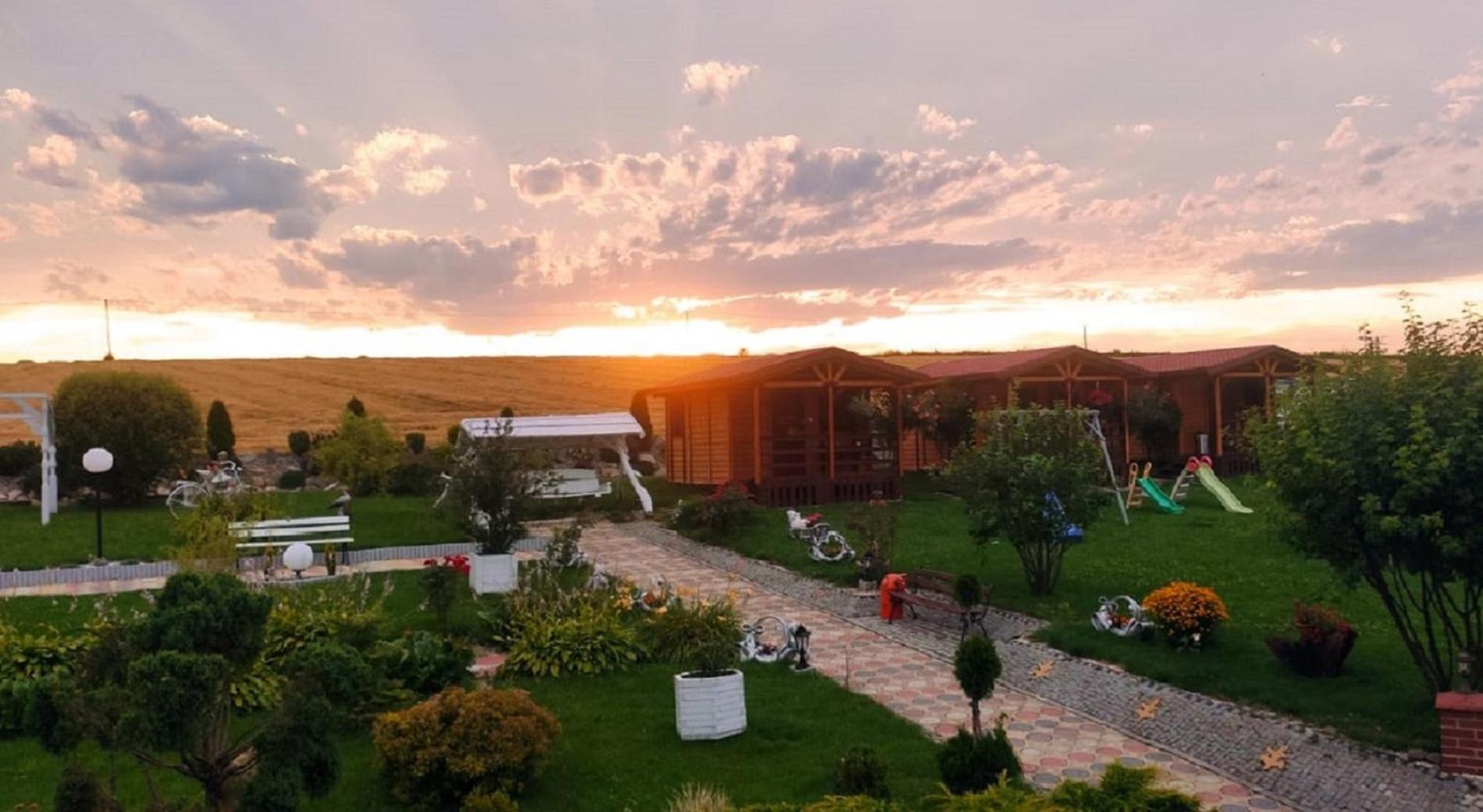 Zajazd U George'A Ziebice Bagian luar foto